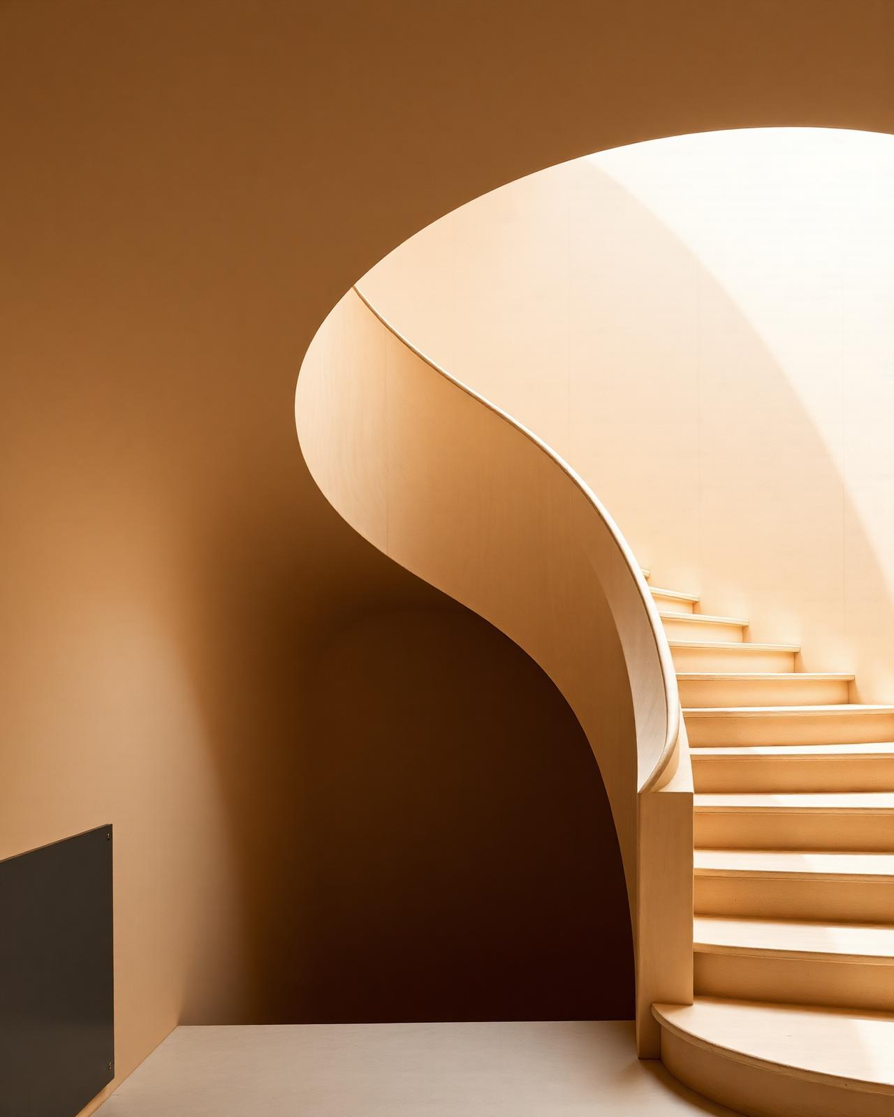 Sculptural staircase in a Studio Defign interior